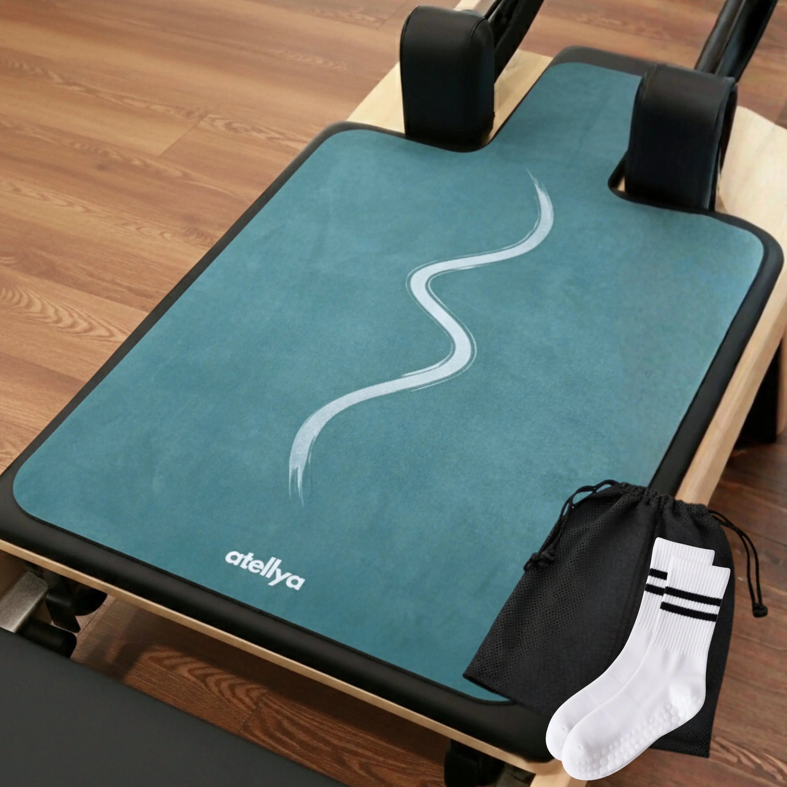 Atellya Florida S Green Pilates Reformer Mat Set – Non-Slip Pilates Mat + Grip Socks with Carry Bag Atellya